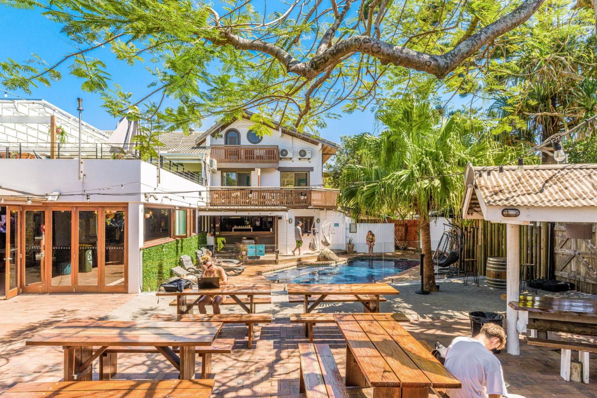 Aquarius Backpackers Resort Байрън Бей Екстериор снимка